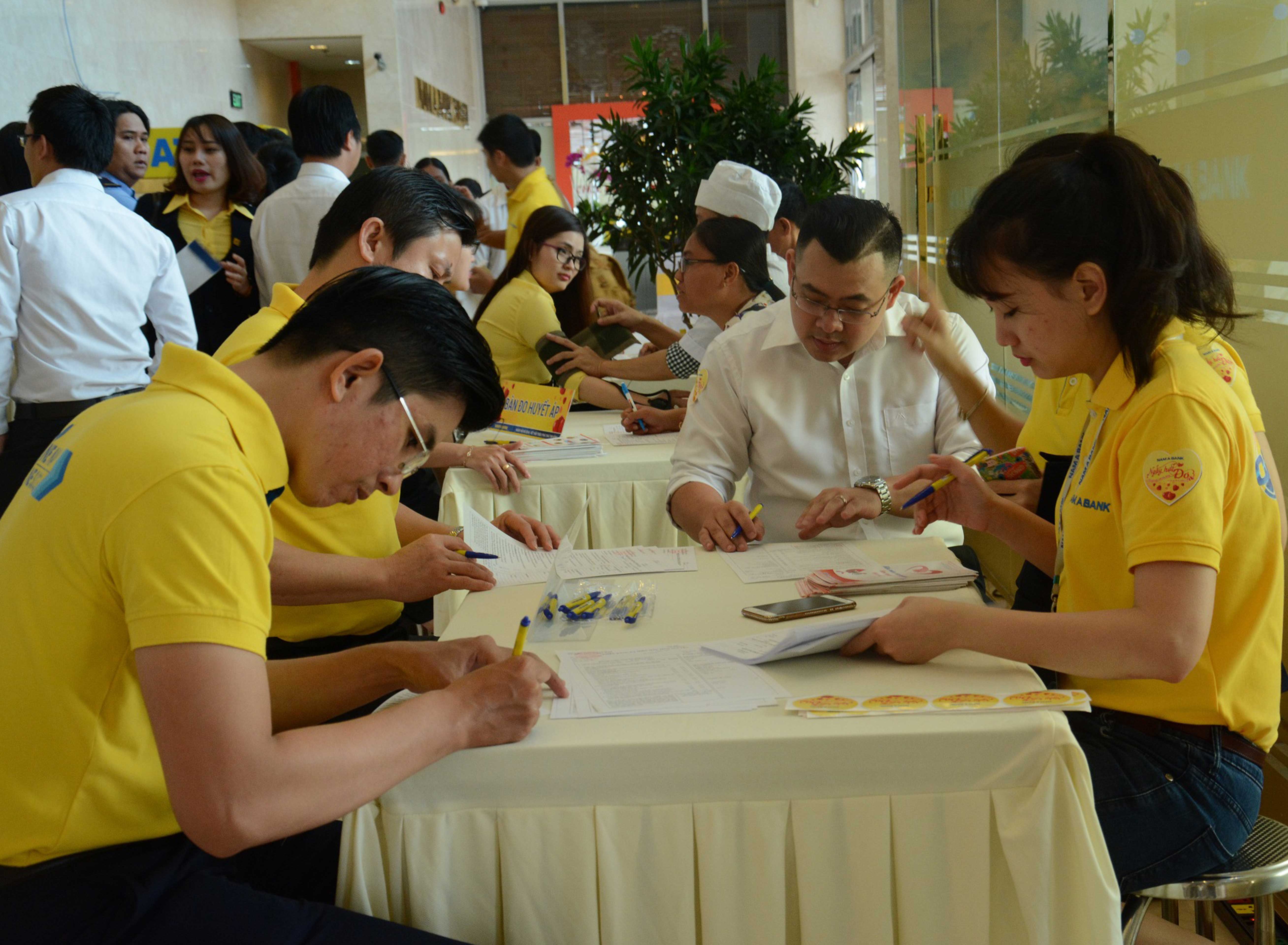 Ngày hội đỏ Nam A Bank: Đầy ấp tình người