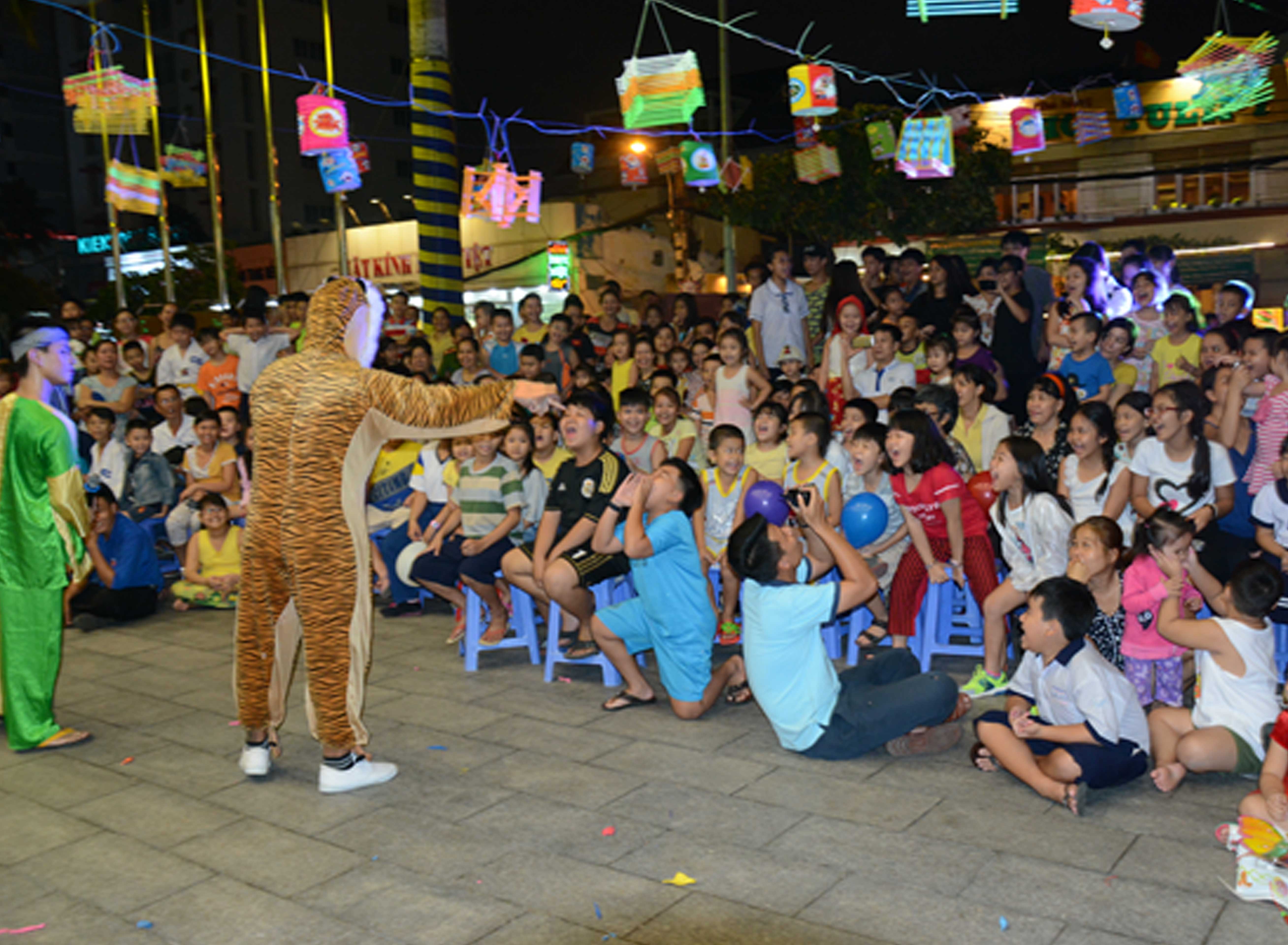 Nam A Bank "Hướng tương lai" với Đêm hội Trăng rằm 2016