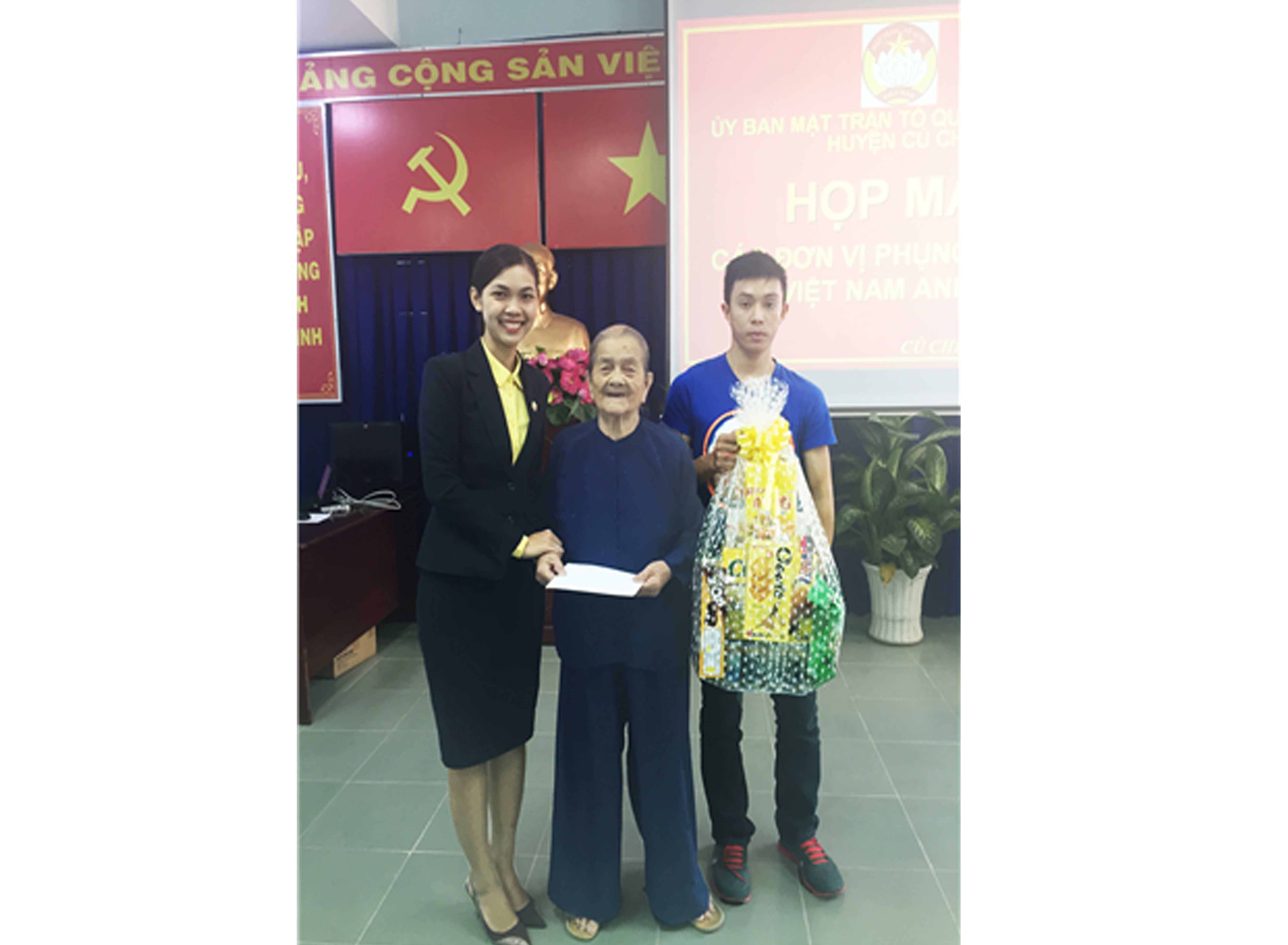 Nam A Bank vinh dự nhận phụng dưỡng Mẹ Việt Nam Anh hùng