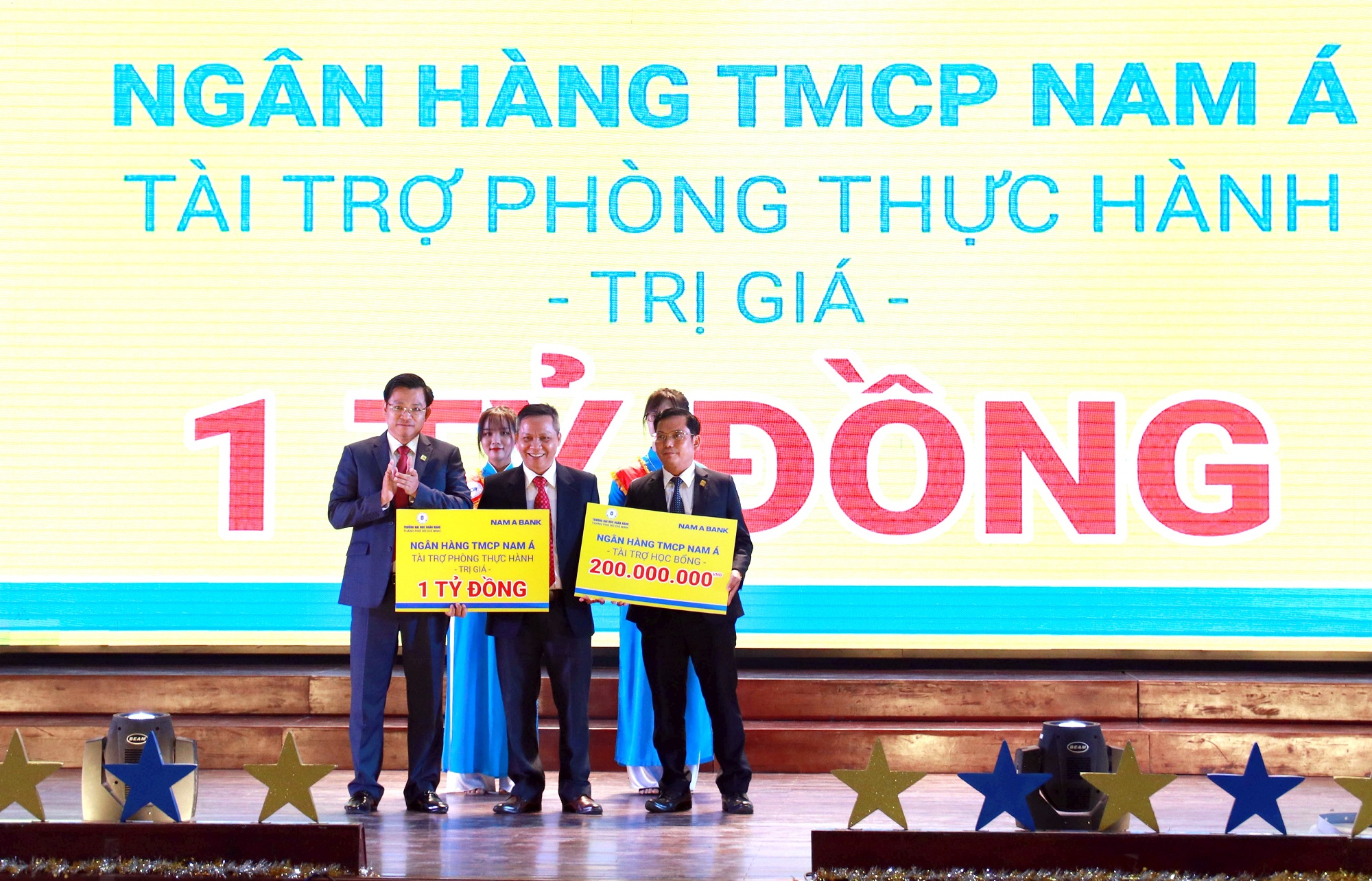 NAM A BANK ĐƯA CÔNG NGHỆ NGÂN HÀNG HIỆN ĐẠI 4.0 ĐẾN SINH VIÊN TP.HCM