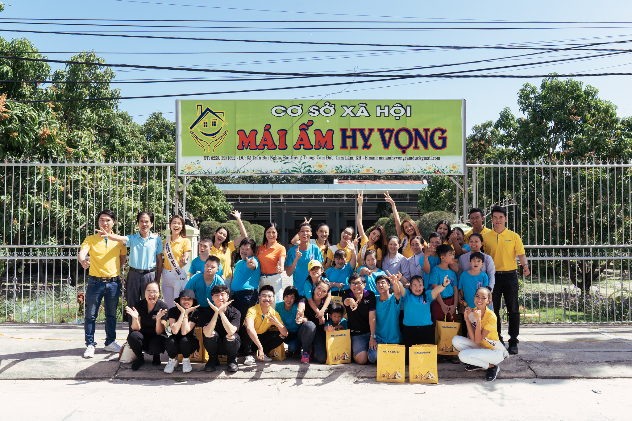 NAM A BANK ĐỒNG HÀNH CÙNG TÂN HOA HẬU HOÀN VŨ VIỆT NAM 2019 TRAO QUÀ CHO TRẺ EM TẠI MÁI ẤM HY VỌNG