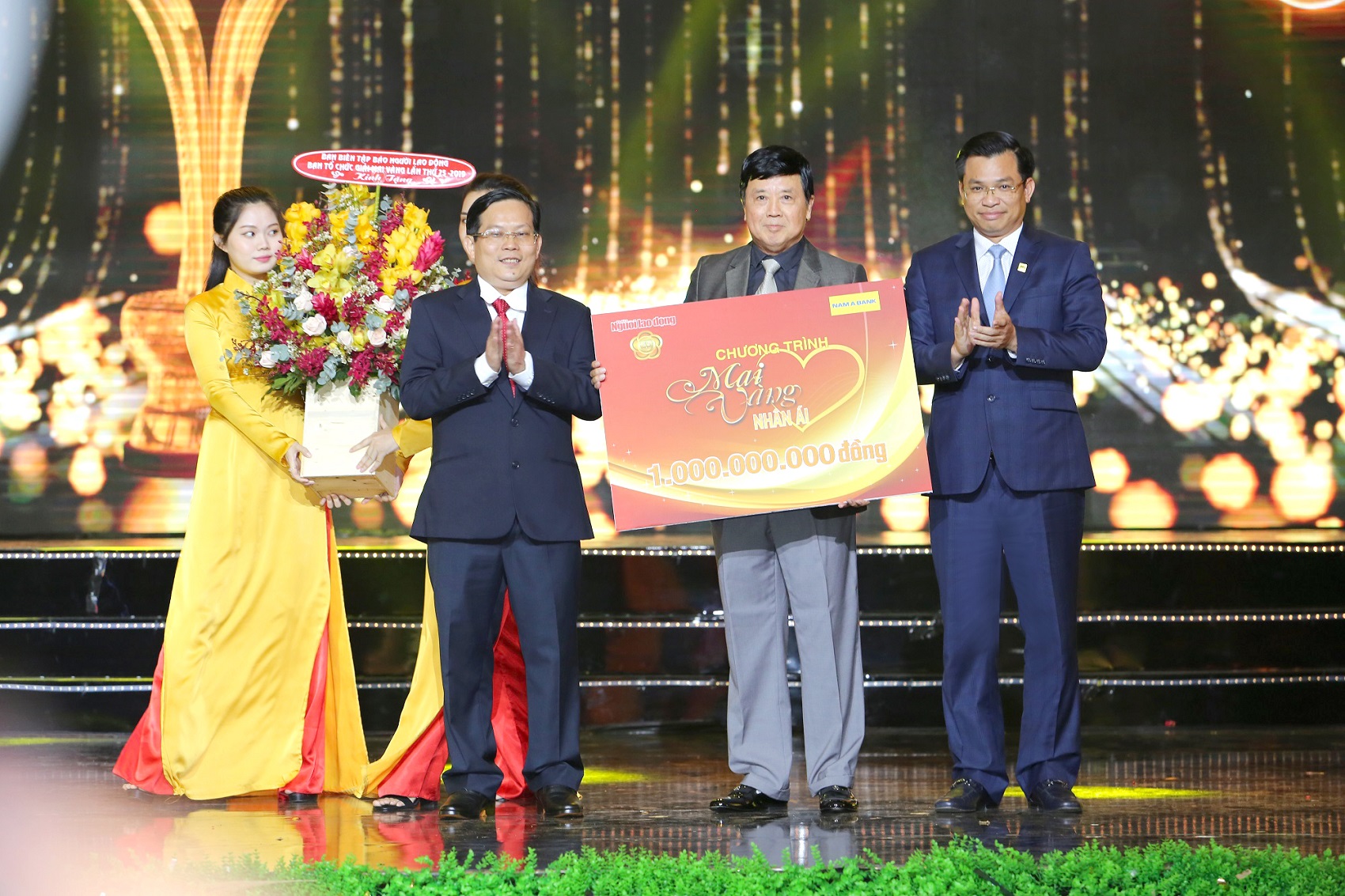 NAM A BANK- ĐƠN VỊ ĐẦU TIÊN HƯỞNG ỨNG QUỸ “MAI VÀNG NHÂN ÁI”