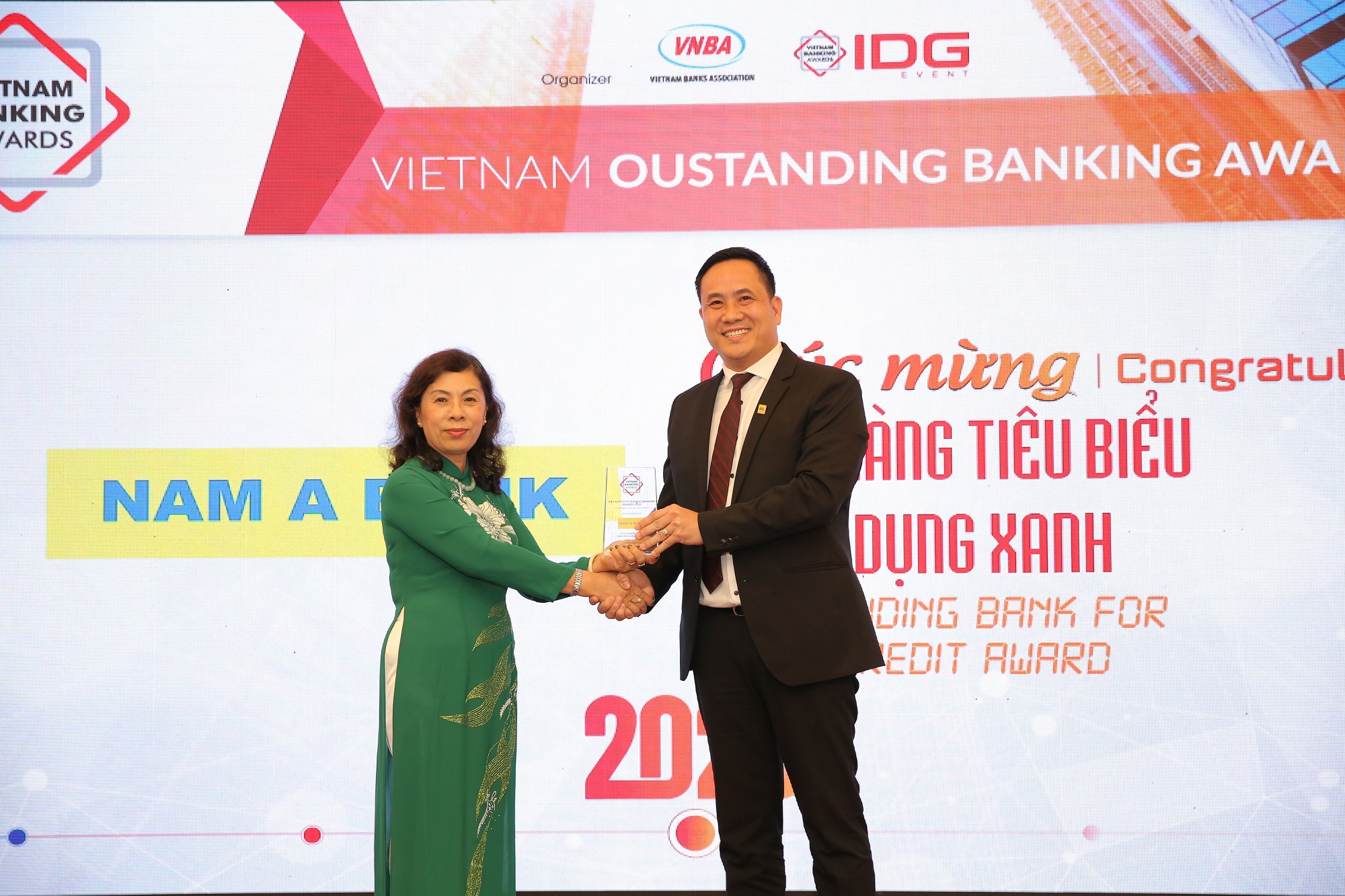 NAM A BANK TIẾP TỤC NHẬN GIẢI THƯỞNG “NGÂN HÀNG TIÊU BIỂU VỀ TÍN DỤNG XANH” NĂM 2020