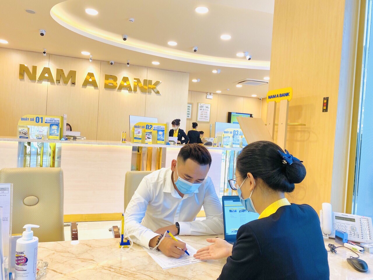 NAM A BANK GIẢM LÃI SUẤT, ĐỒNG HÀNH CÙNG KHÁCH HÀNG VƯỢT DỊCH COVID 19
