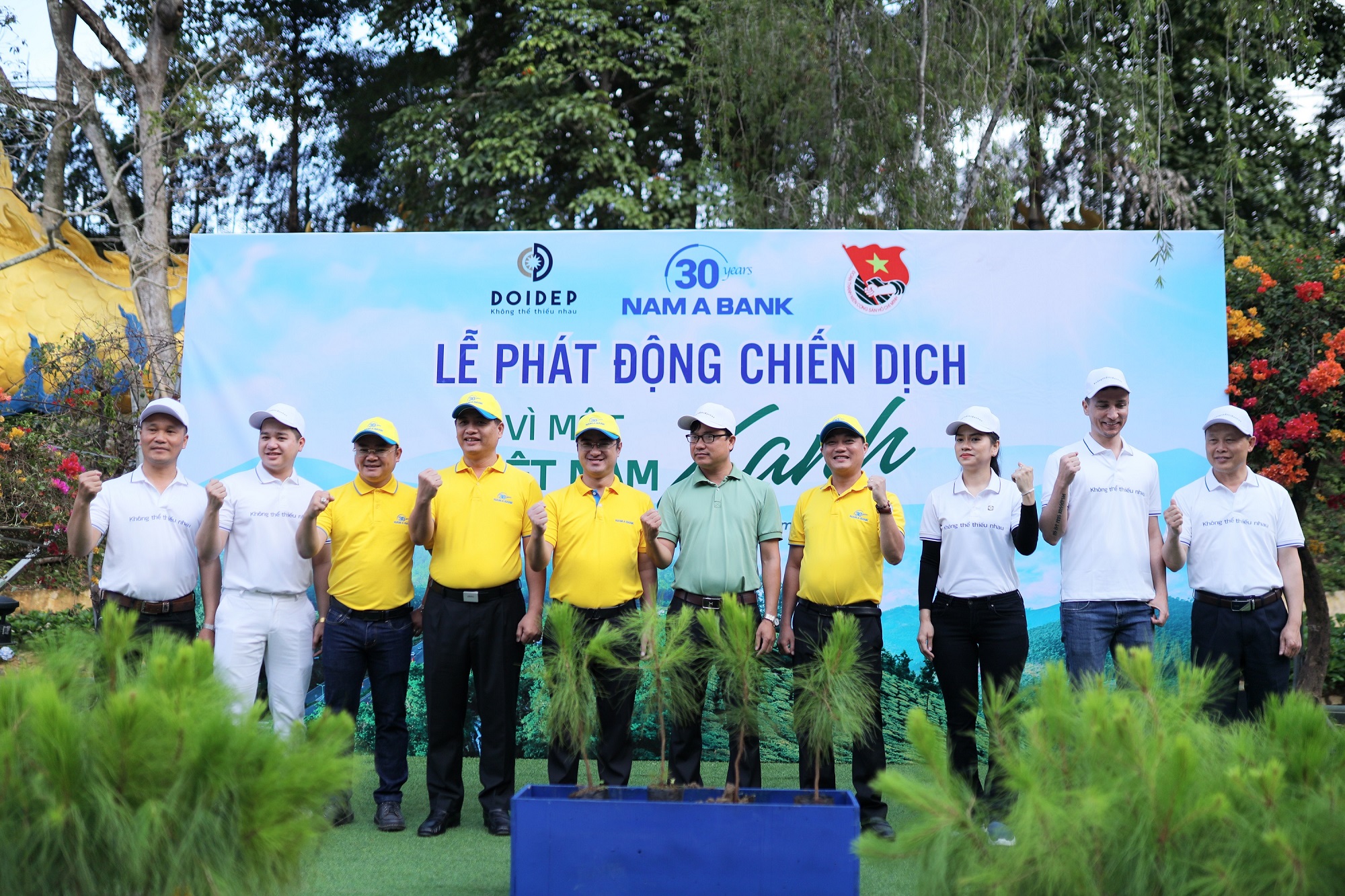 Nam A Bank phát động chiến dịch trồng hàng ngàn cây xanh bảo vệ môi trường/ Nam A Bank đồng hành cùng chiến dịch “Vì một Việt Nam xanh”