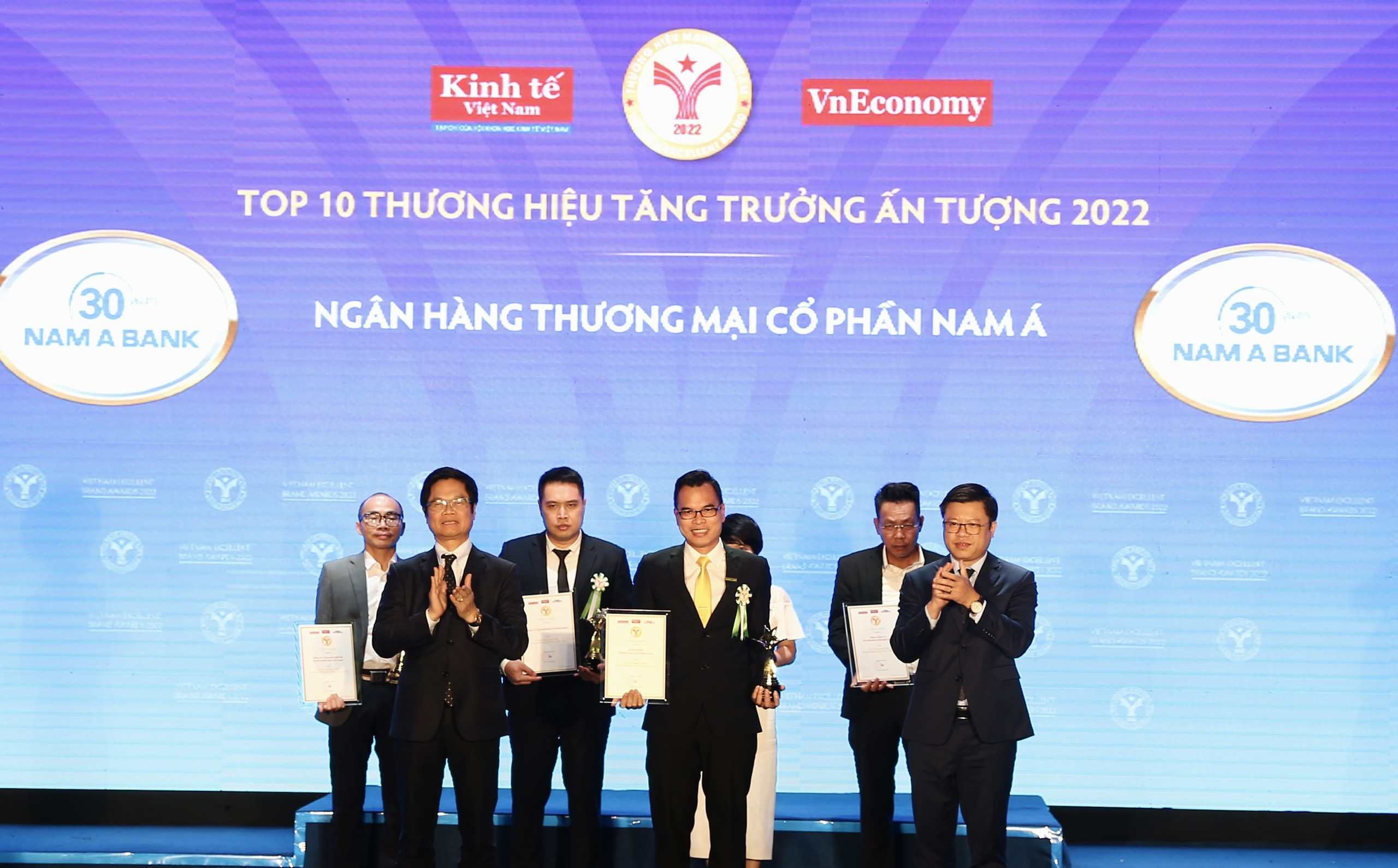 NAM A BANK  - TOP 10 THƯƠNG HIỆU TĂNG TRƯỞNG ẤN TƯỢNG 2022