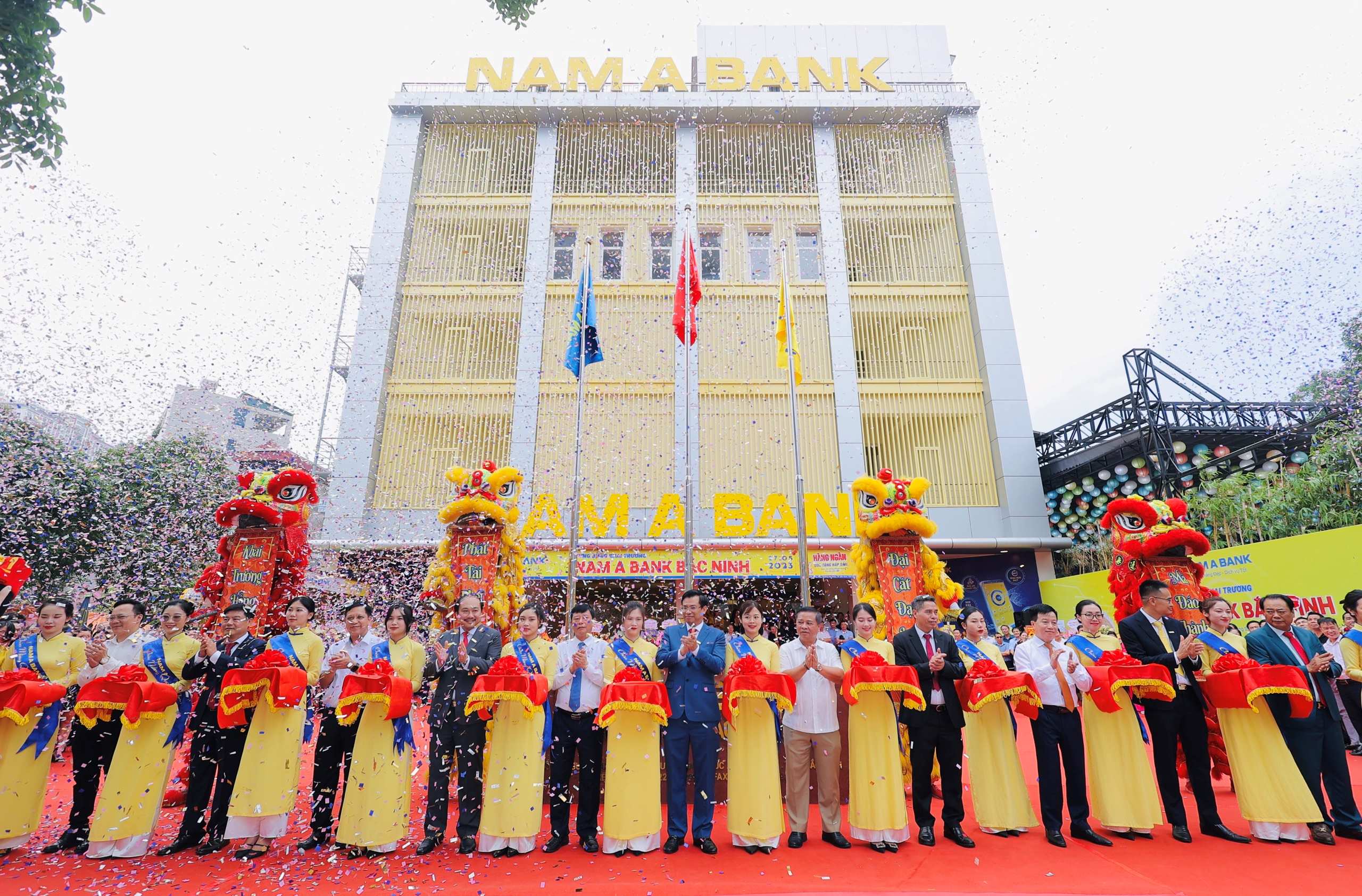NAM A BANK HOÀN THÀNH CHIẾN LƯỢC MỞ RỘNG MẠNG LƯỚI NĂM 2023, NÂNG TỔNG SỐ ĐƠN VỊ KINH DOANH LÊN GẦN 250 ĐIỂM