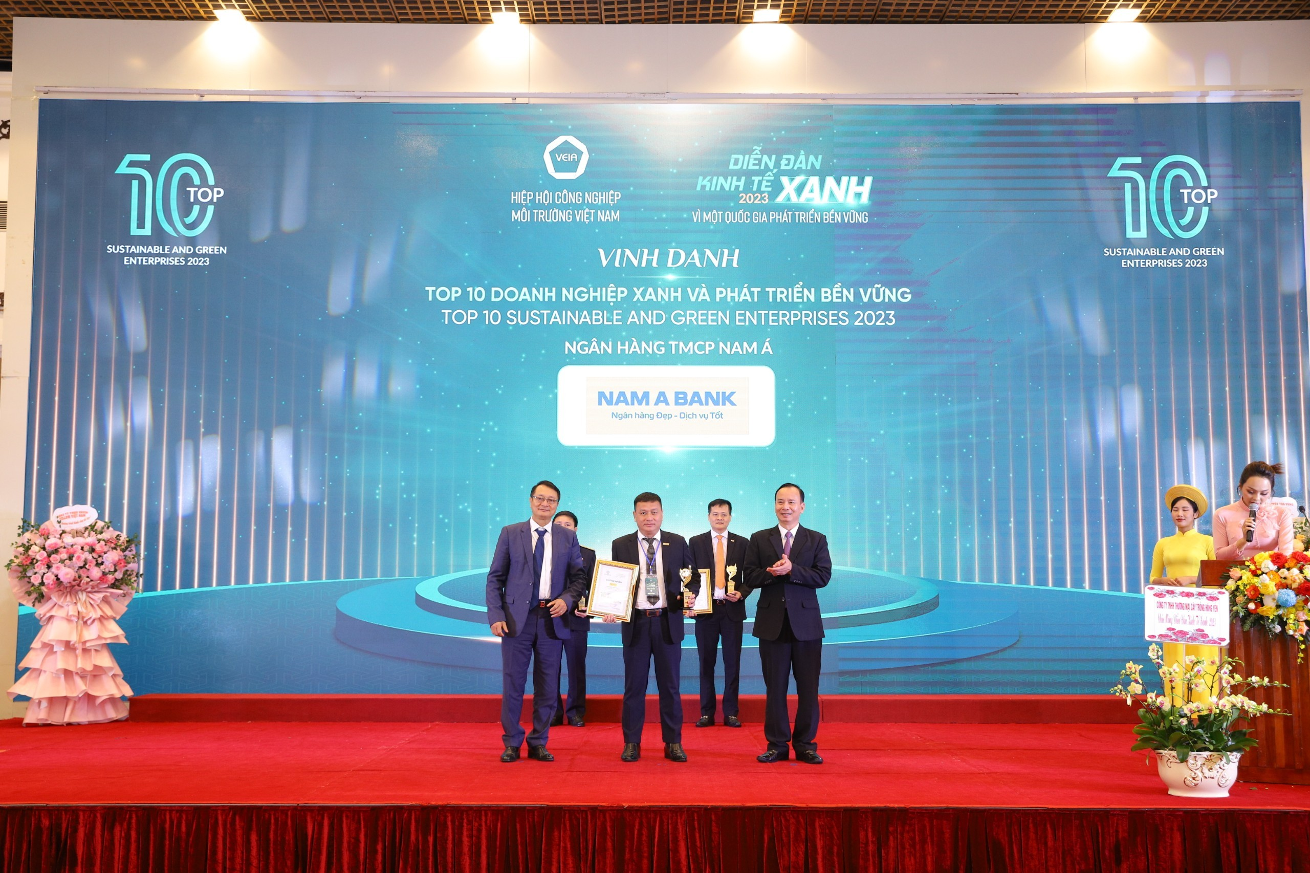 NAM A BANK ĐẠT GIẢI “TOP 10 DOANH NGHIỆP XANH VÀ PHÁT TRIỂN BỀN VỮNG 2023”