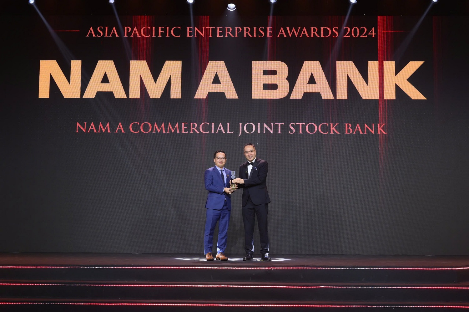 KỶ NIỆM 32 NĂM THÀNH LẬP, NAM A BANK NHẬN GIẢI THƯỞNG DOANH NGHIỆP XUẤT SẮC CHÂU Á