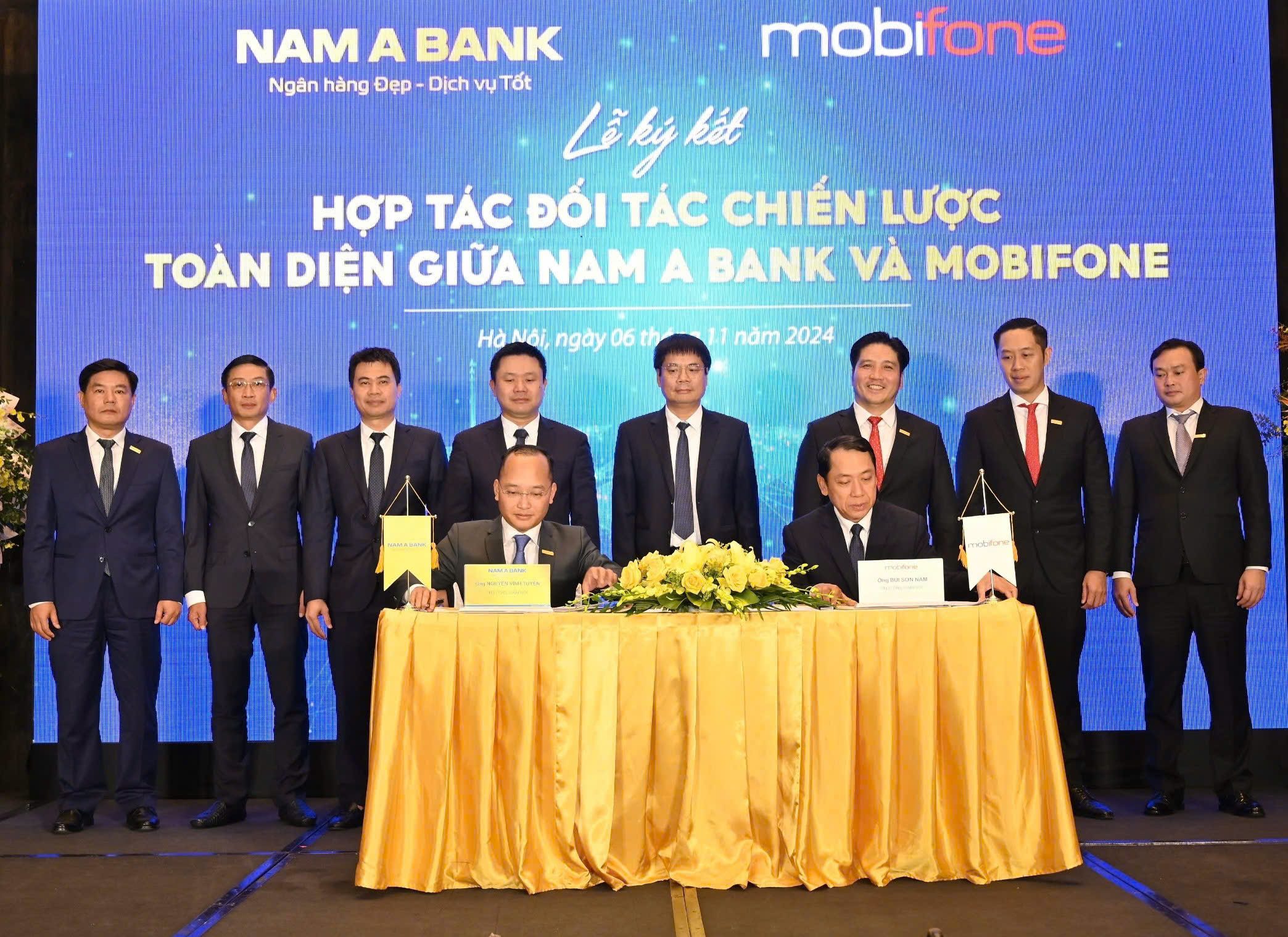 NAM A BANK VÀ MOBIFONE HỢP TÁC NÂNG TẦM CÔNG NGHỆ NGÂN HÀNG