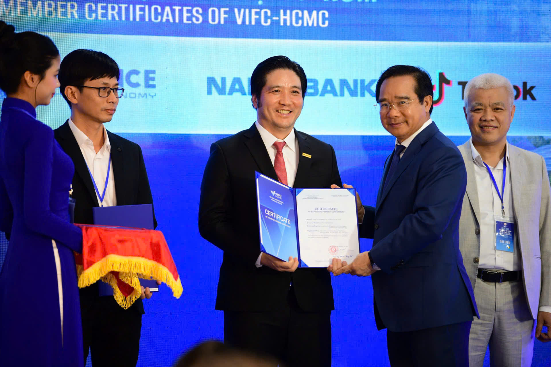 NAM A BANK KHẲNG ĐỊNH NỘI LỰC BỀN VỮNG TRONG HÀNH TRÌNH 34 NĂM GHI DẤU BẢN SẮC