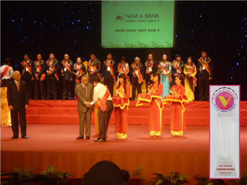 Ông Trương Đình Hải (Giám đốc Chi nhánh Hà Nội) - Đại diện Nam A Bank trong buổi Lễ trao giải “Thương hiệu nổi tiểng quốc gia 2010”